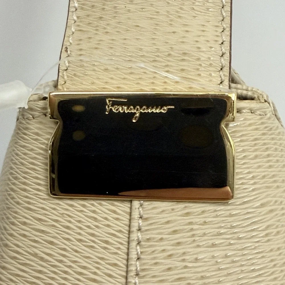 Vintage Salvatore Ferragamo Leather Purse Khaki Beige NWT $495.00 Gazzella